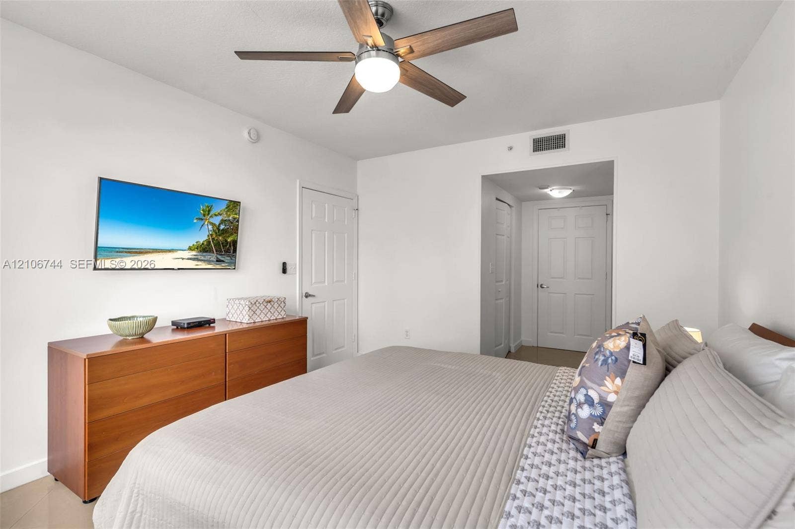 2080 E Ocean Drive, #1207, Hallandale Beach, Hallandale Beach, FL 33009 Photo 14