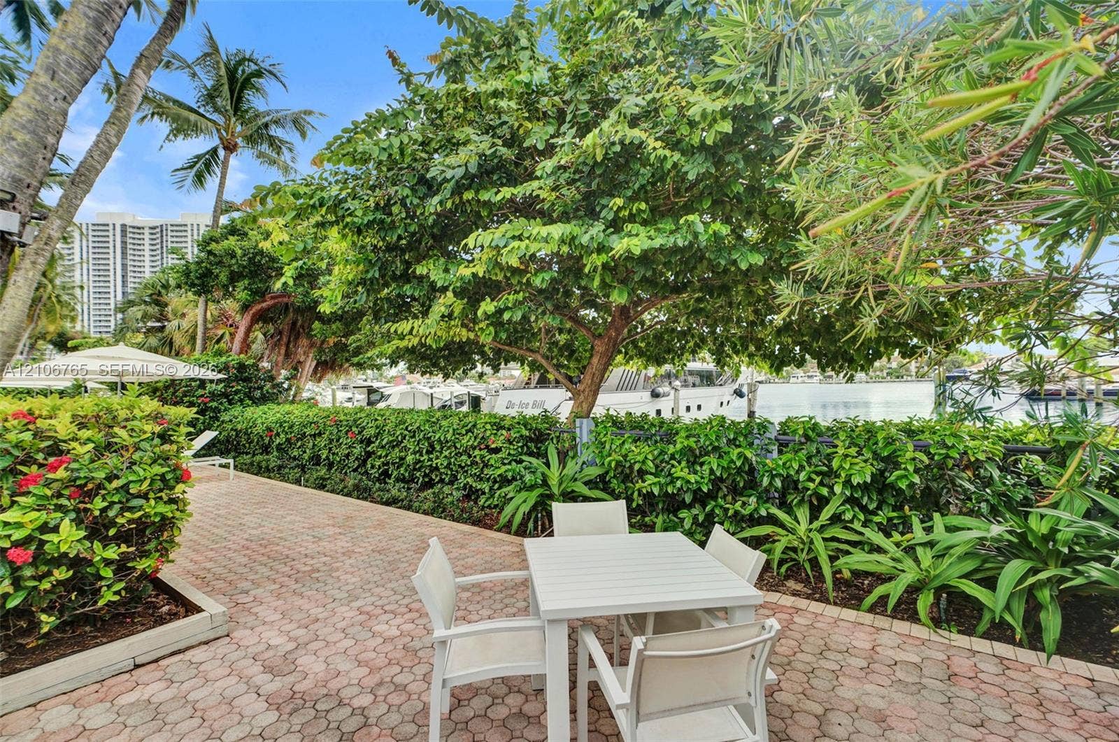 3598 Yacht Club Drive, #901, Aventura, FL 33180 Pool araea.