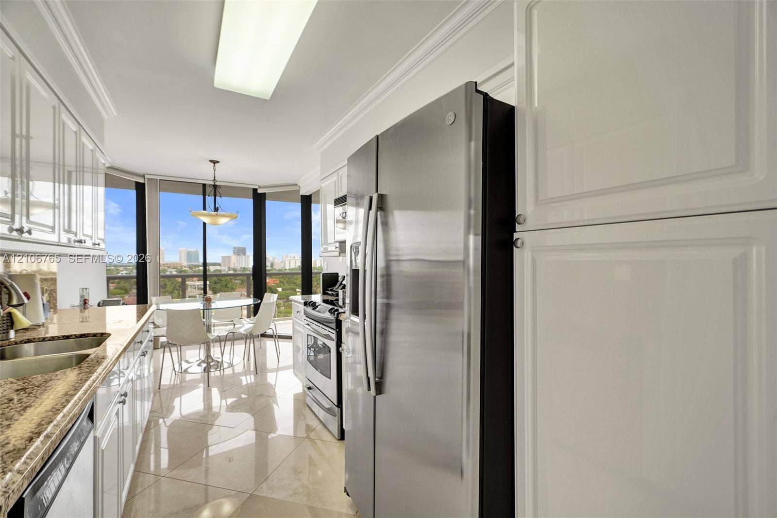 3598 Yacht Club Drive, #901, Aventura, FL 33180 Kitchen and breakfast area.