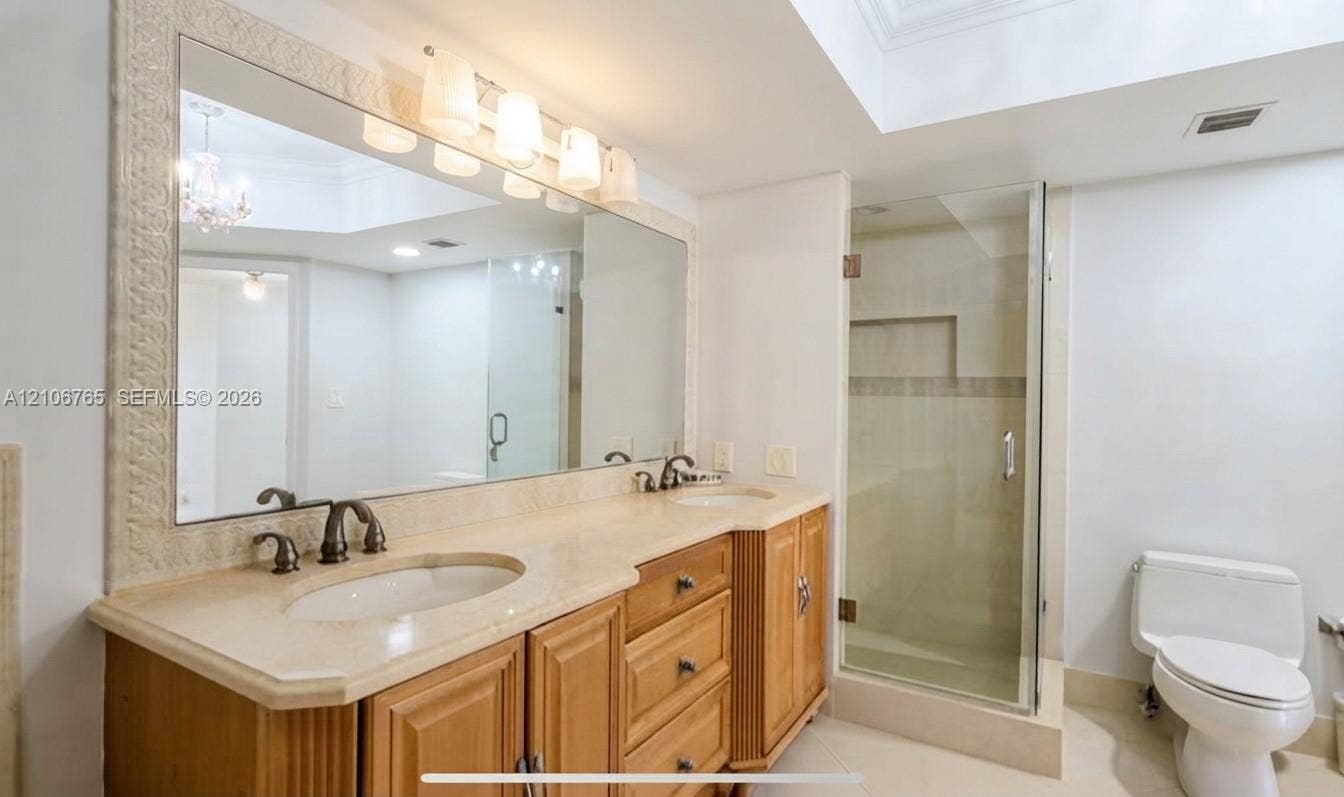 3598 Yacht Club Drive, #901, Aventura, FL 33180 Main bathroom.
