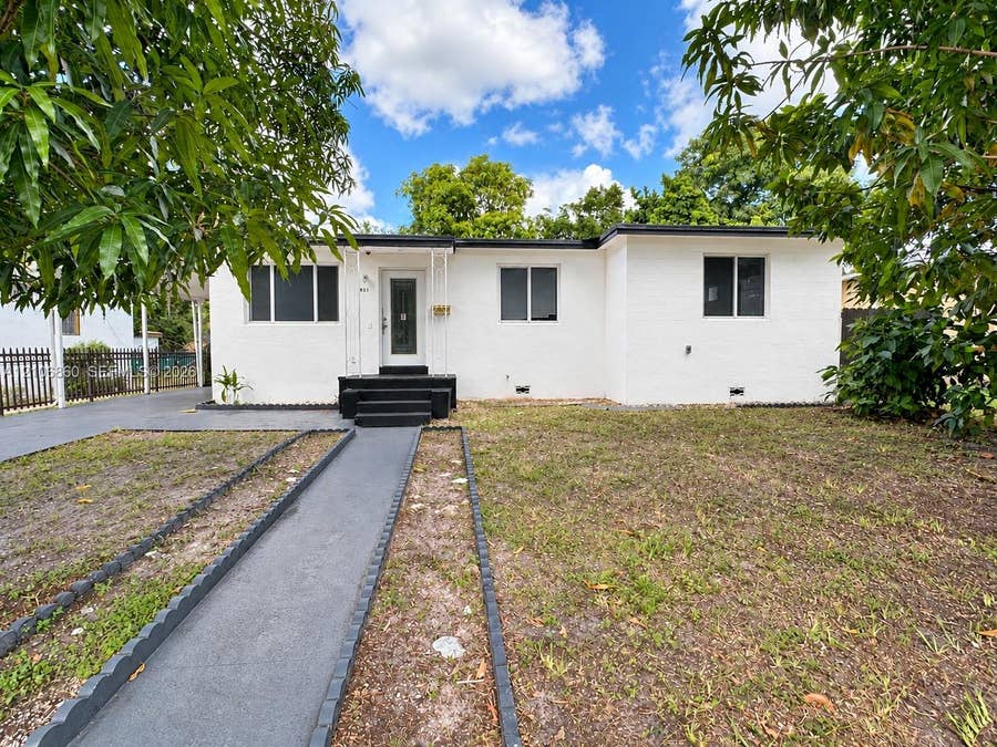 Property photo for 921 NE 154th Street, North Miami Beach, FL