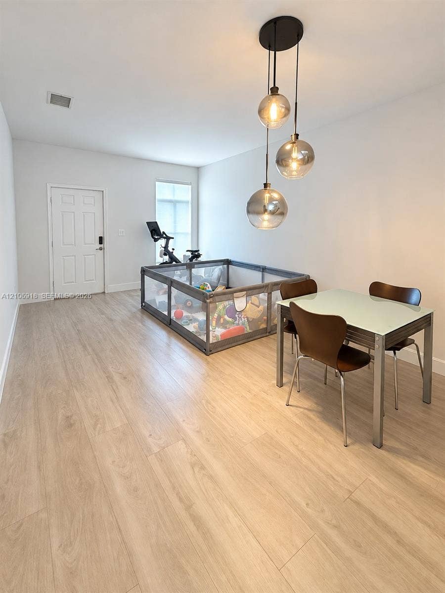 5747 NW 113th Avenue, Doral, FL 33178 Entry, formal living/dining