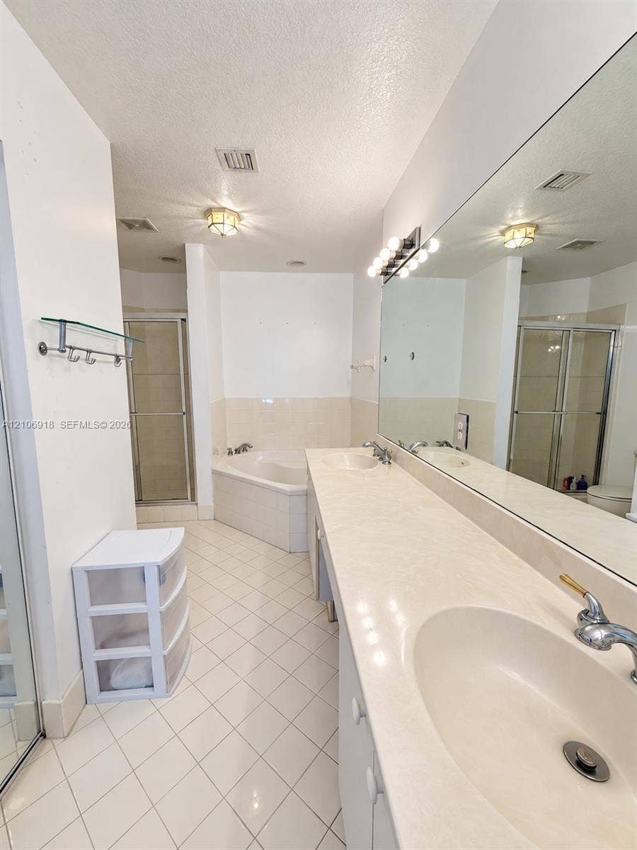 5747 NW 113th Avenue, Doral, FL 33178 Primary Bath