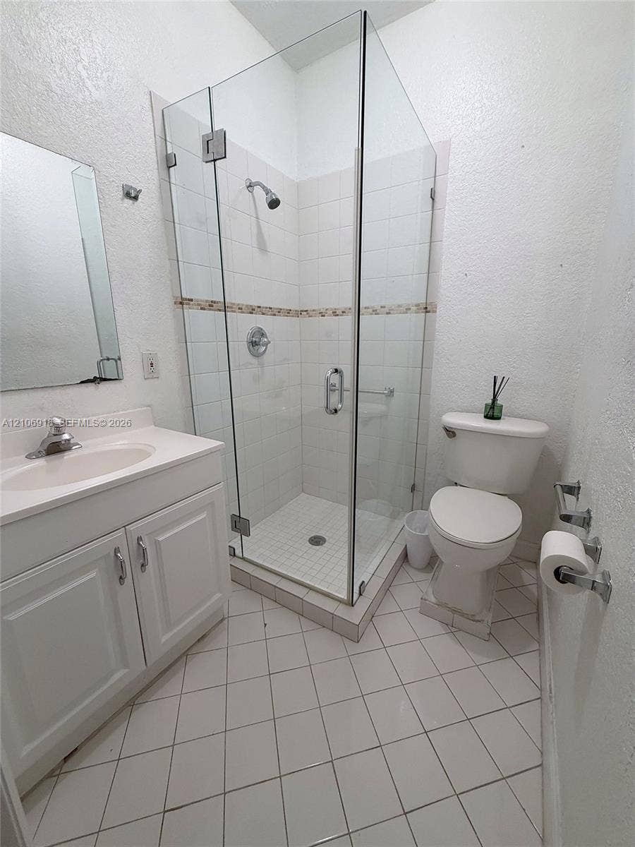 5747 NW 113th Avenue, Doral, FL 33178 Downstairs Bath