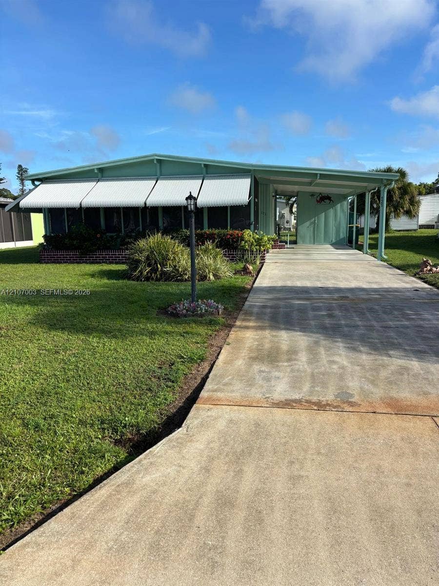 Property photo for 121 Sugar Loaf Lane, Naples, FL