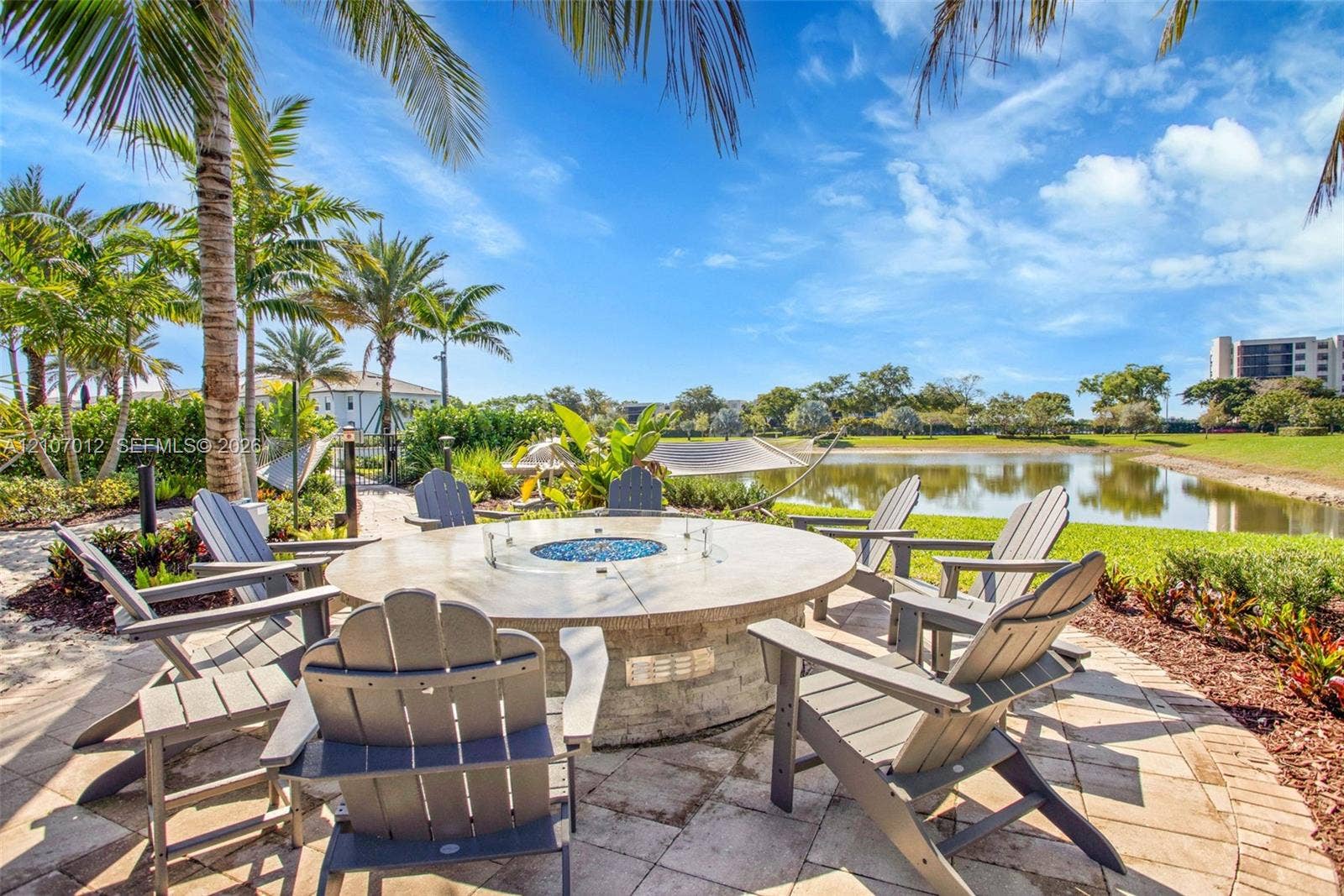 2126 Appleton Circle S, Fort Lauderdale, Fort Lauderdale, FL 33309 Lakefront Firepit