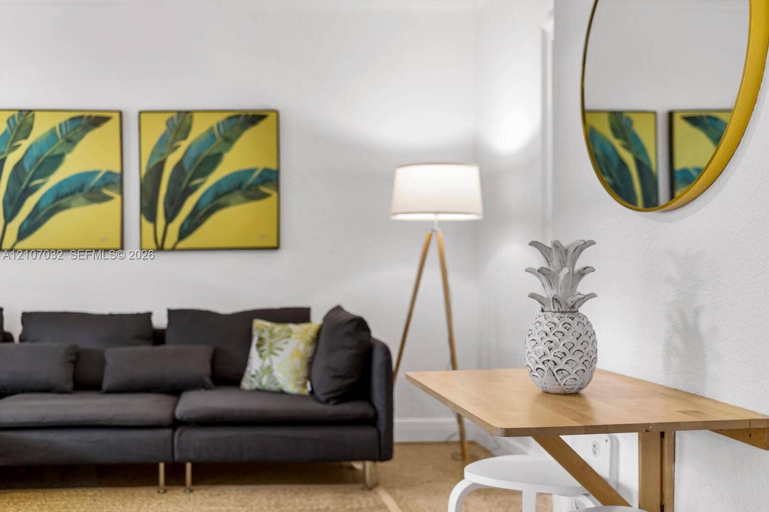 443 NE 17th Way, Fort Lauderdale, FL 33301 Wall-mounted, drop-leaf wooden table