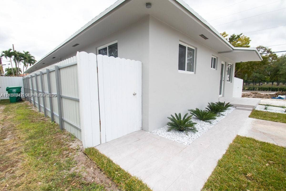 233-b NW 53rd Avenue, #1, Miami, Miami, FL 33126 Photo 15