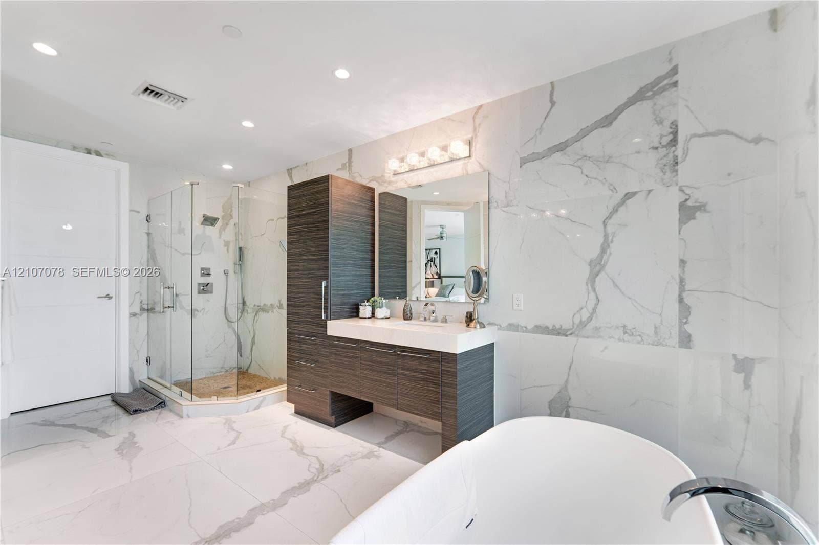 259 Shore Court, Lauderdale By The Sea, FL 33308 Master bathroom