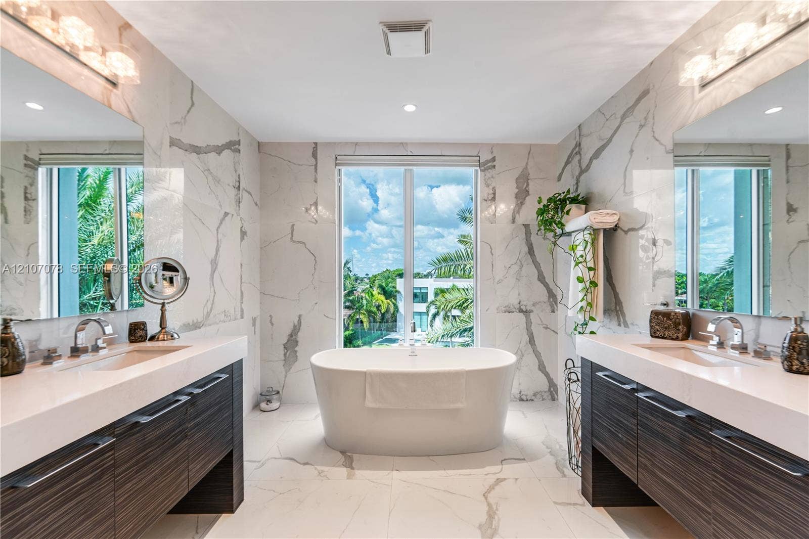 259 Shore Court, Lauderdale By The Sea, FL 33308 Master bathroom