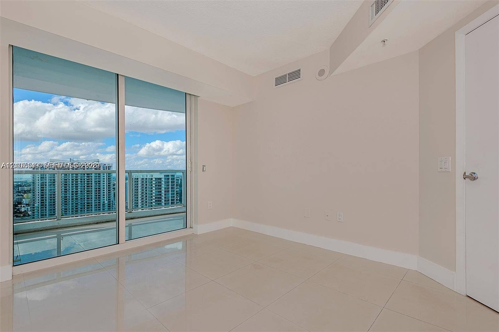 41 SE 5th Street, #2417, Miami, FL 33131 Photo 21