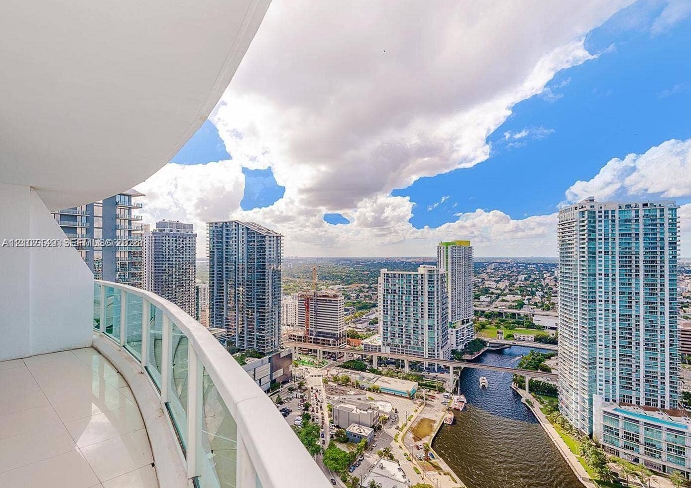 41 SE 5th Street, #2417, Miami, FL 33131 Photo 4