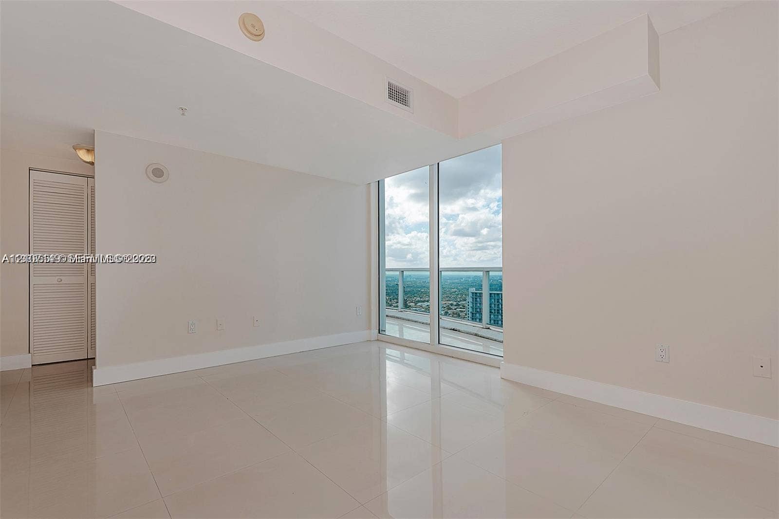 41 SE 5th Street, #2417, Miami, FL 33131 Photo 14