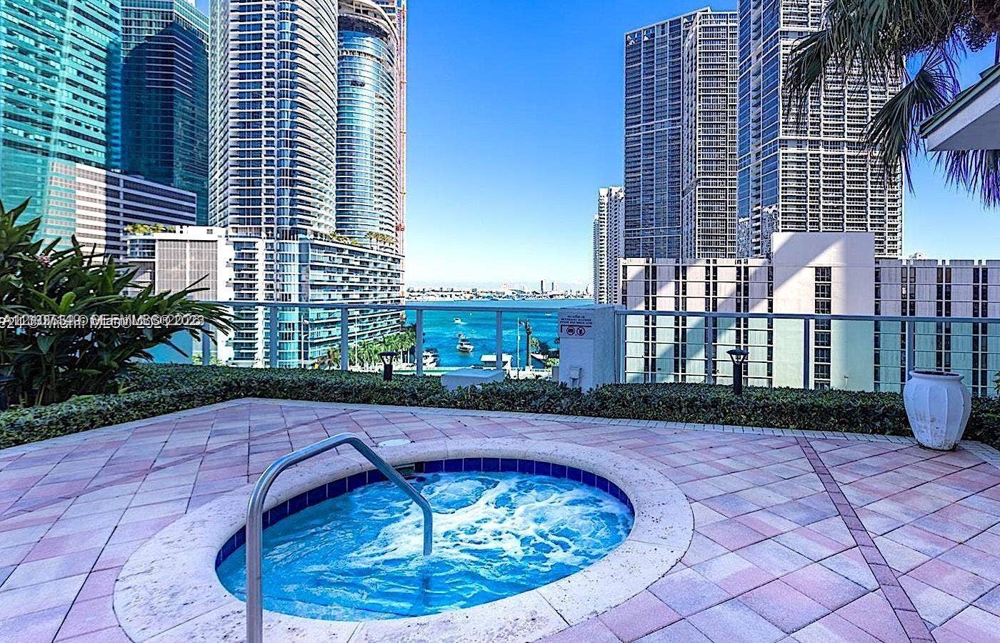 41 SE 5th Street, #2417, Miami, FL 33131 Photo 32