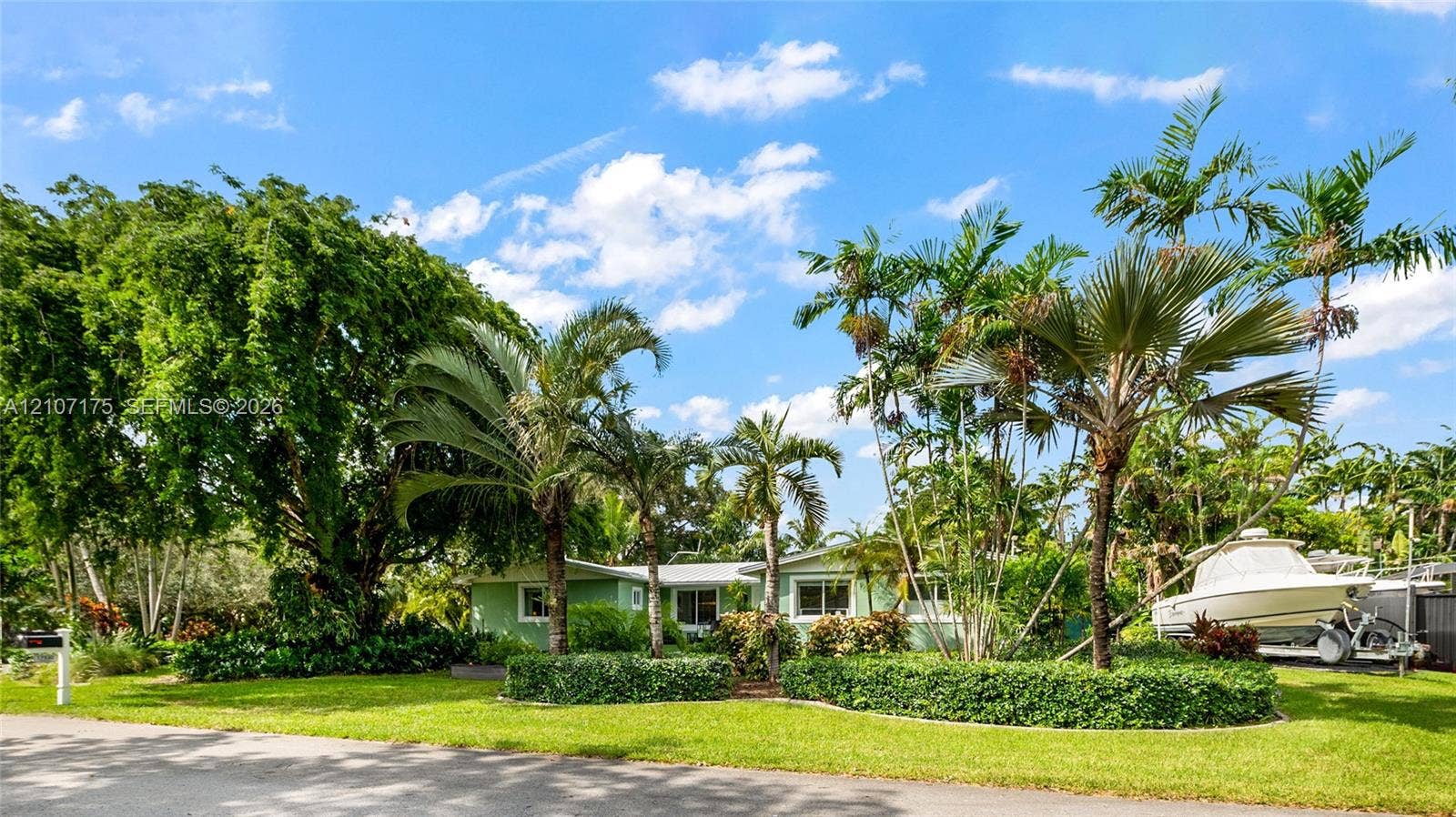 17550 SW 86th Avenue, Palmetto Bay, FL 33157 Welcome to your Palmetto Bay getaway! Room for your boat plus beautiful mature landscaping, expansive yard, and established trees.
