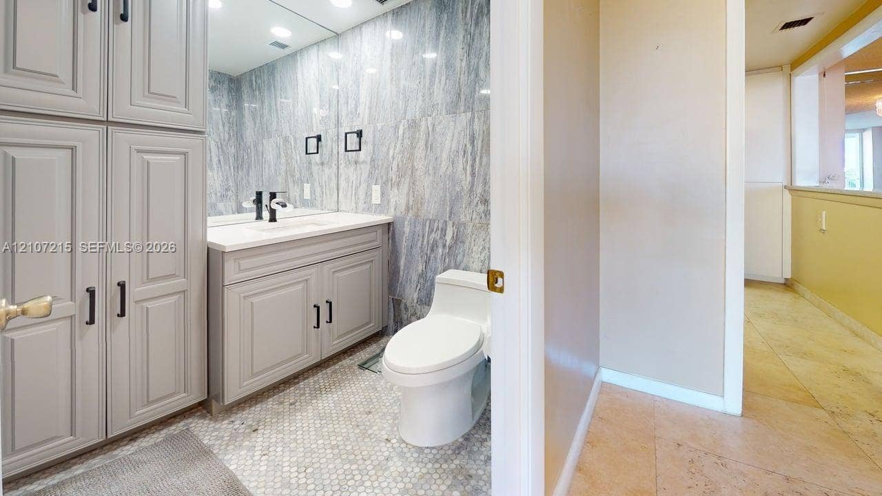 2100 S Ocean Lane, #303, Fort Lauderdale, FL 33316 second bath