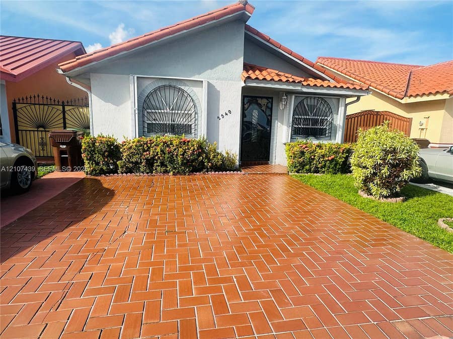 Property photo for 2549 W 73rd Place, Hialeah, FL