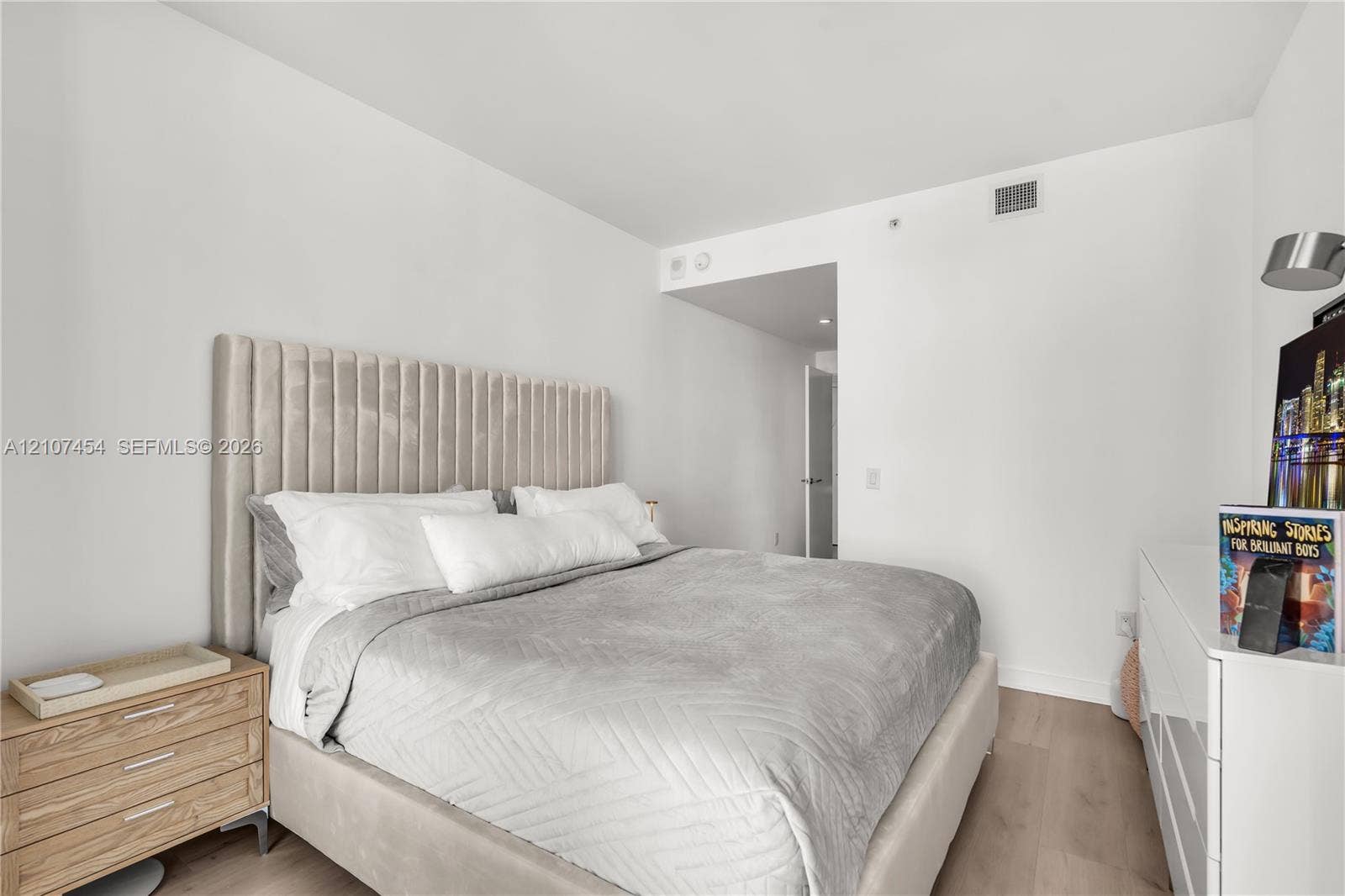501 NE 31st Street, #1906, Miami, FL 33137 Neutral-toned room with wood-finish flooring, smooth ceilings, and recessed lighting