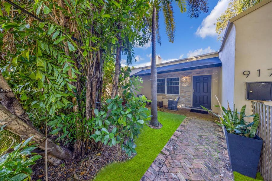 Property photo for 917 NE 16th Terrace, Fort Lauderdale, FL
