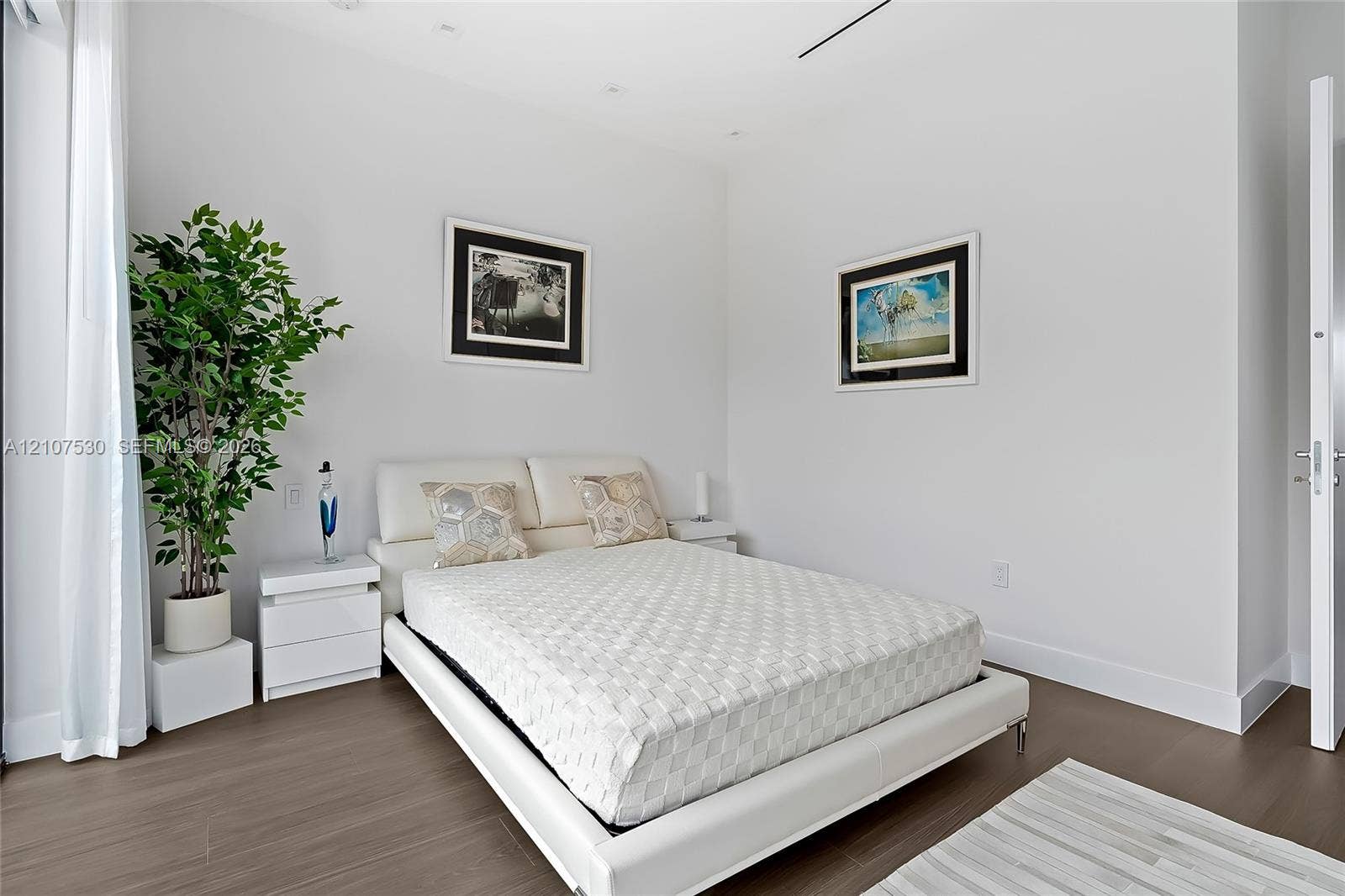 Neutral color palette, wood-finish flooring, recessed ceiling lighting, and smooth-finish walls