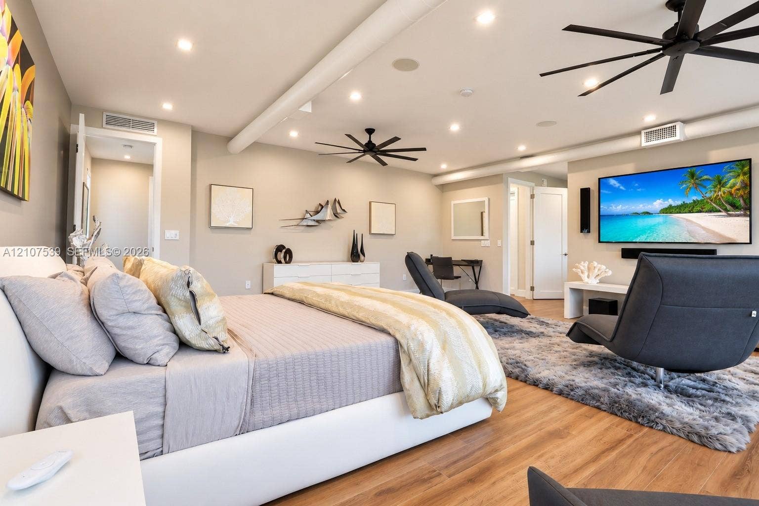 20 Center Lane, Key Largo, FL 33037 Spacious room featuring wood-finish flooring, recessed lighting, industrial-style exposed ductwork, and dual modern ceiling fans