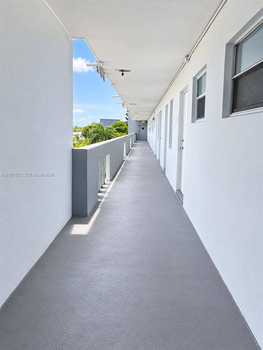 1425 Atlantic Shores Boulevard, #501, Hallandale Beach, FL 33009 Exterior walkway
