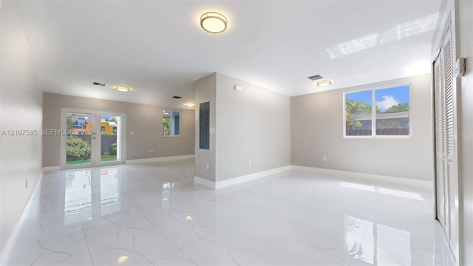 Entry/Living