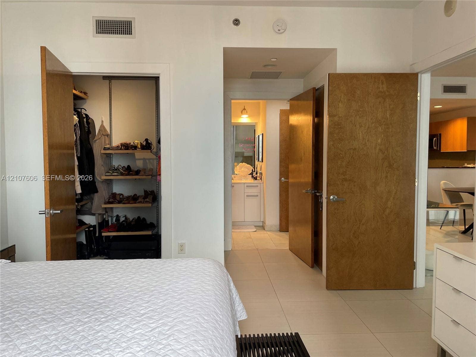 1060 Brickell Avenue, #2413, Miami, Miami, FL 33131 Photo 9