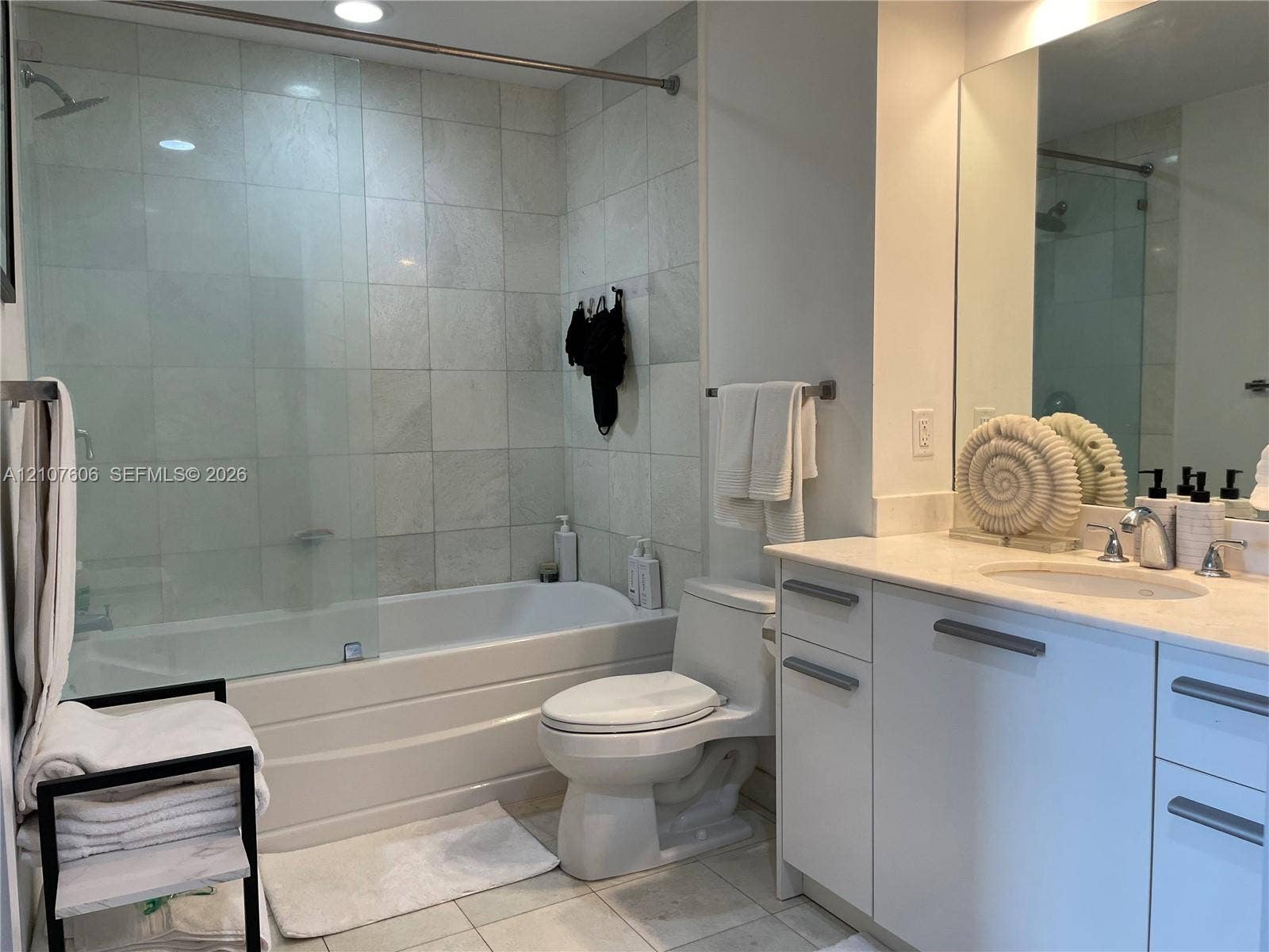 1060 Brickell Avenue, #2413, Miami, Miami, FL 33131 Photo 12