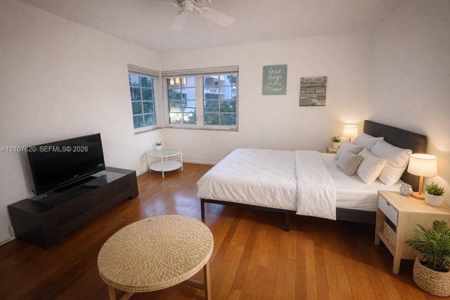 260 Euclid Avenue, #29, Miami Beach, Miami Beach, FL 33139 Wood-finish flooring, multi-pane windows, and ceiling fan