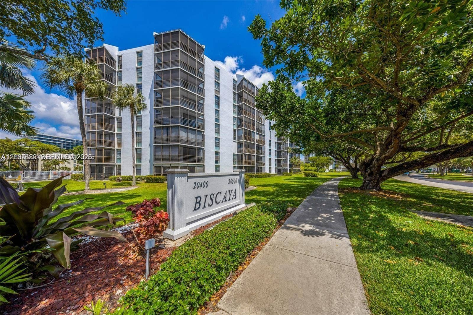 20400 W Country Club Drive, #112, Aventura, FL 33180 Photo 5