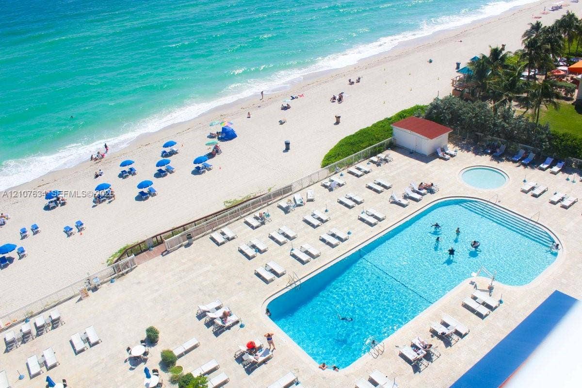 19201 Collins Avenue, #941, Sunny Isles Beach, FL 33160 Oceanfront swimming pool area featuring a expansive stone-paver deck, secondary circular basin, and direct access to the sandy beach