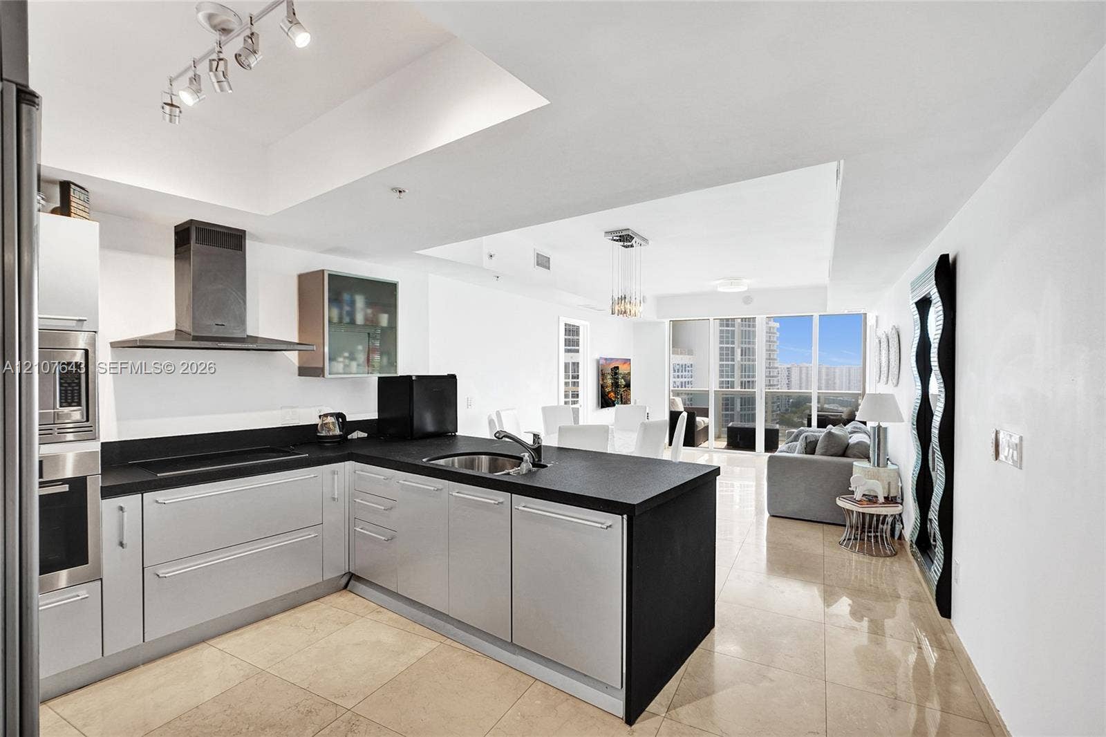 18201 Collins Avenue, #2007, Sunny Isles Beach, Sunny Isles Beach, FL 33160 Photo 4