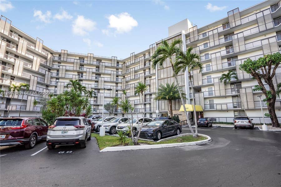 Property photo for 20500 W Country Club Drive, #607, Aventura, FL