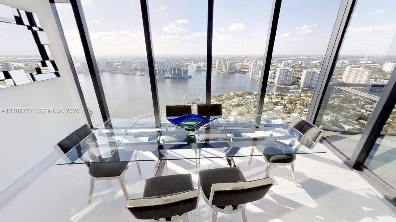18555 Collins Avenue, #4604, Sunny Isles Beach, Sunny Isles Beach, FL 33160 Dining room