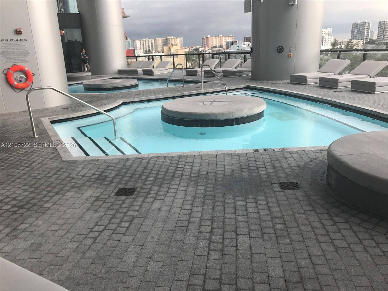 18555 Collins Avenue, #4604, Sunny Isles Beach, Sunny Isles Beach, FL 33160 Jacuzzi