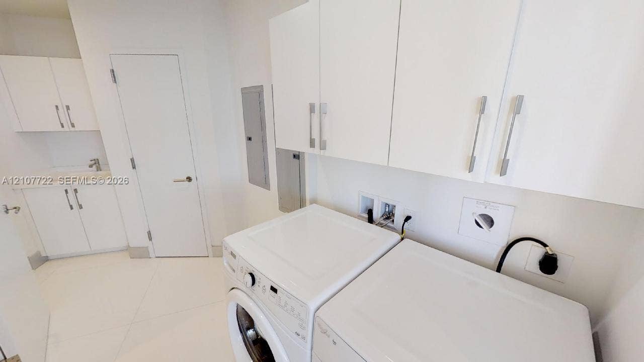 18555 Collins Avenue, #4604, Sunny Isles Beach, Sunny Isles Beach, FL 33160 Laundry