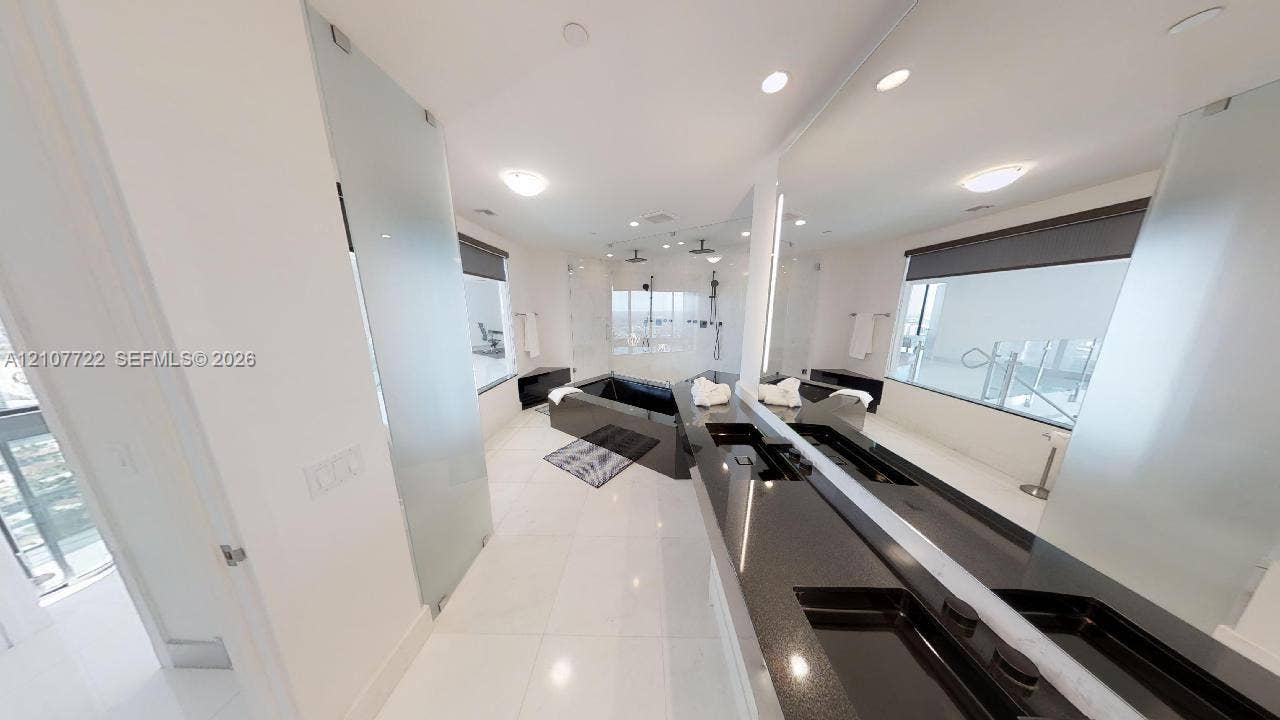 18555 Collins Avenue, #4604, Sunny Isles Beach, Sunny Isles Beach, FL 33160 Master bedroom bath