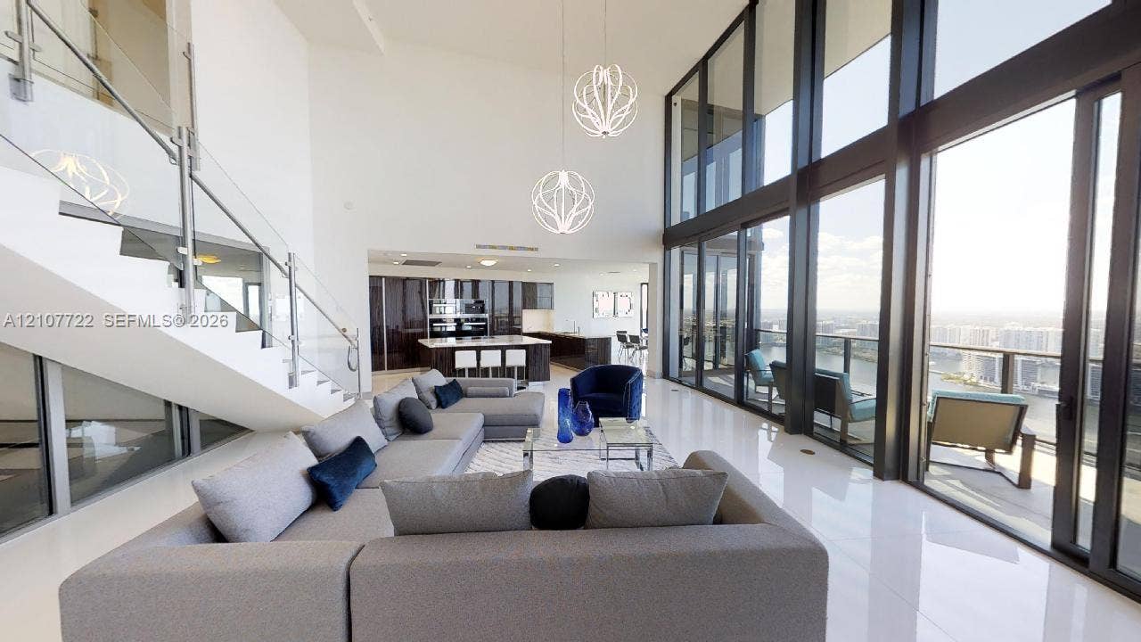 18555 Collins Avenue, #4604, Sunny Isles Beach, Sunny Isles Beach, FL 33160 Living room