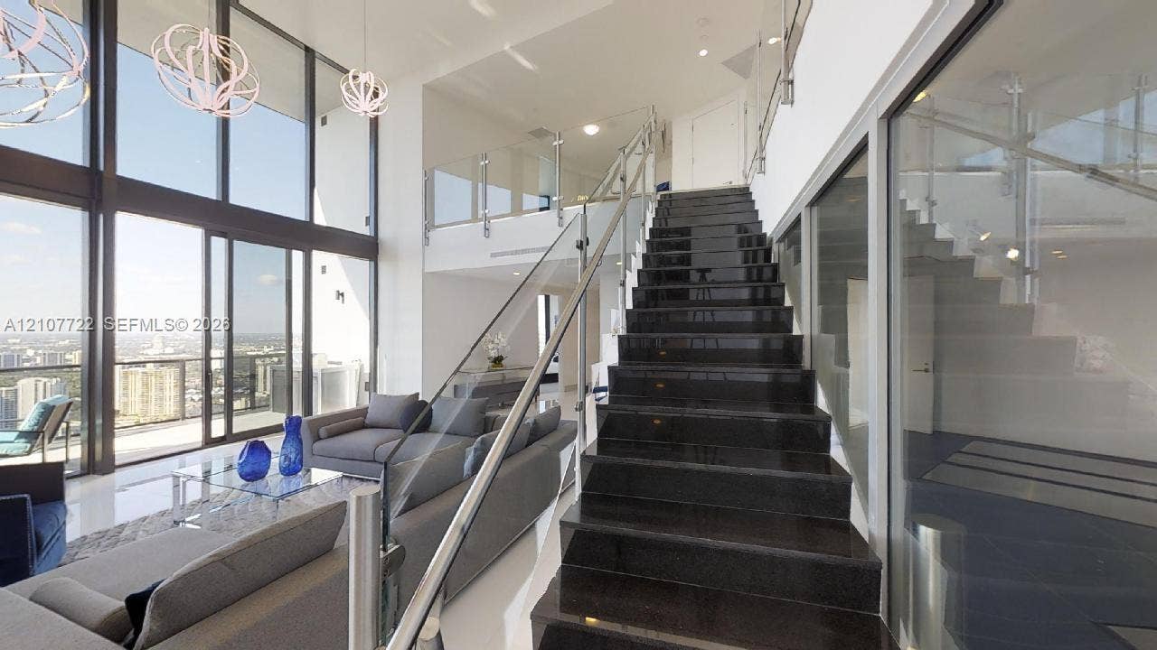 18555 Collins Avenue, #4604, Sunny Isles Beach, Sunny Isles Beach, FL 33160 stairs
