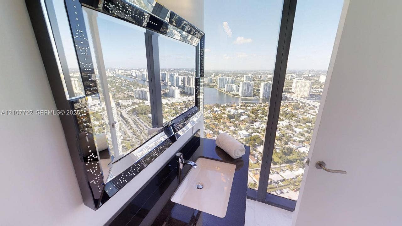 18555 Collins Avenue, #4604, Sunny Isles Beach, Sunny Isles Beach, FL 33160 First floor Bathroom