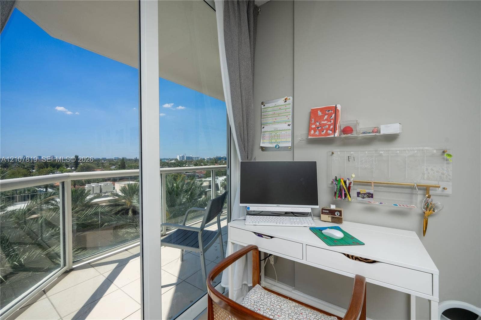 Main bedroom with access to balcony (will be rented without furniture)