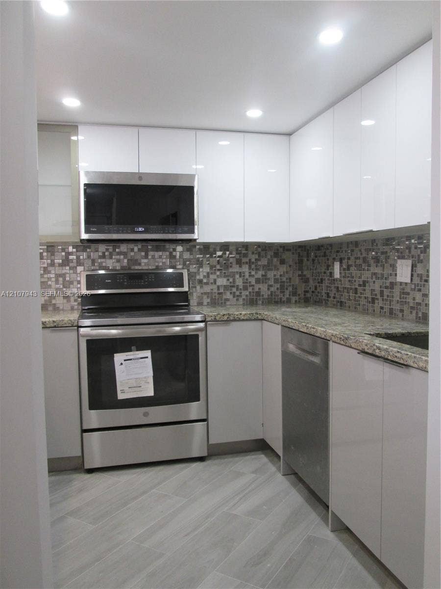 251 174th Street, #201, Sunny Isles Beach, Sunny Isles Beach, FL 33160 Brand new SS appliances