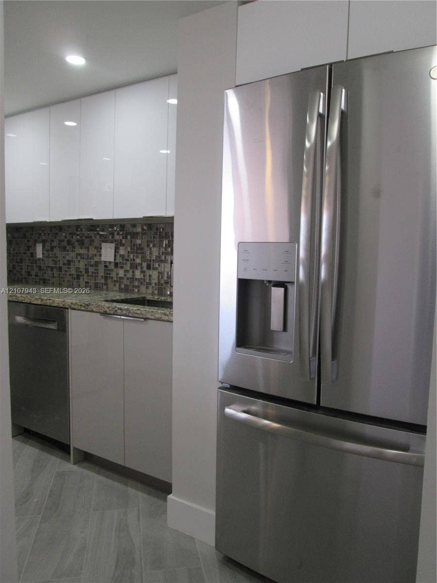 251 174th Street, #201, Sunny Isles Beach, Sunny Isles Beach, FL 33160 New appliances