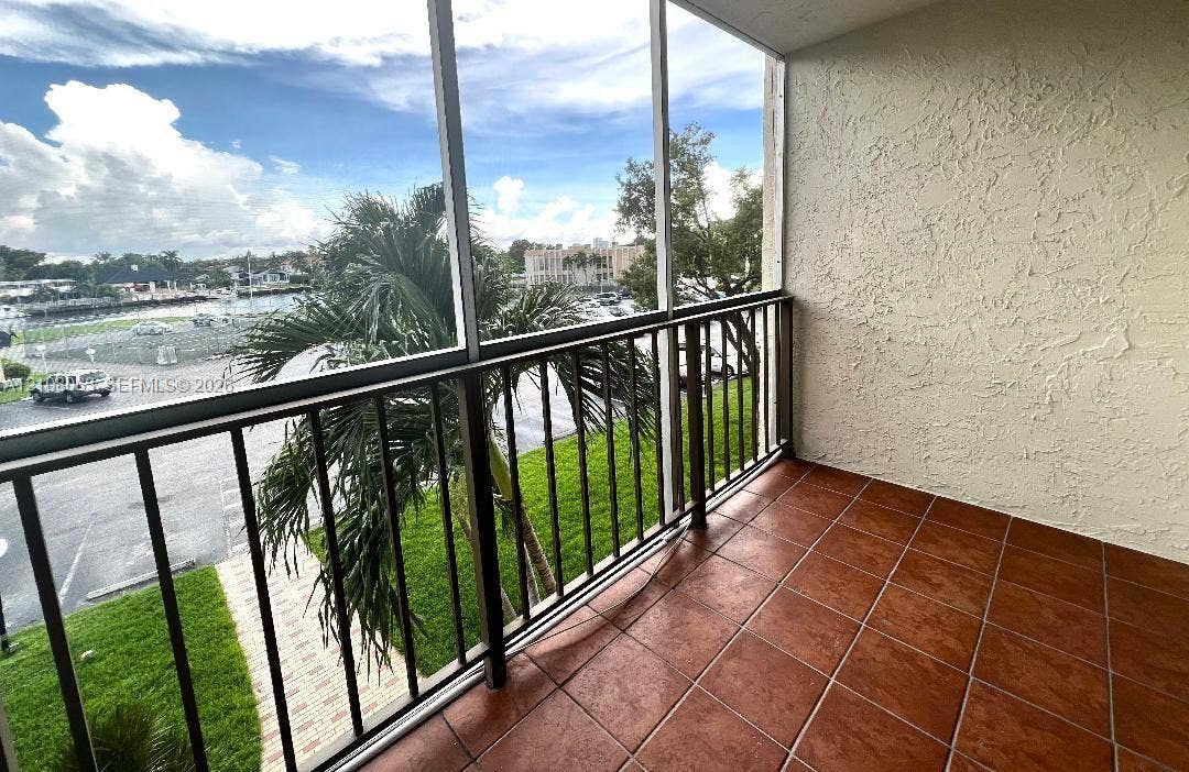 Large Screened Balcony/w Water View