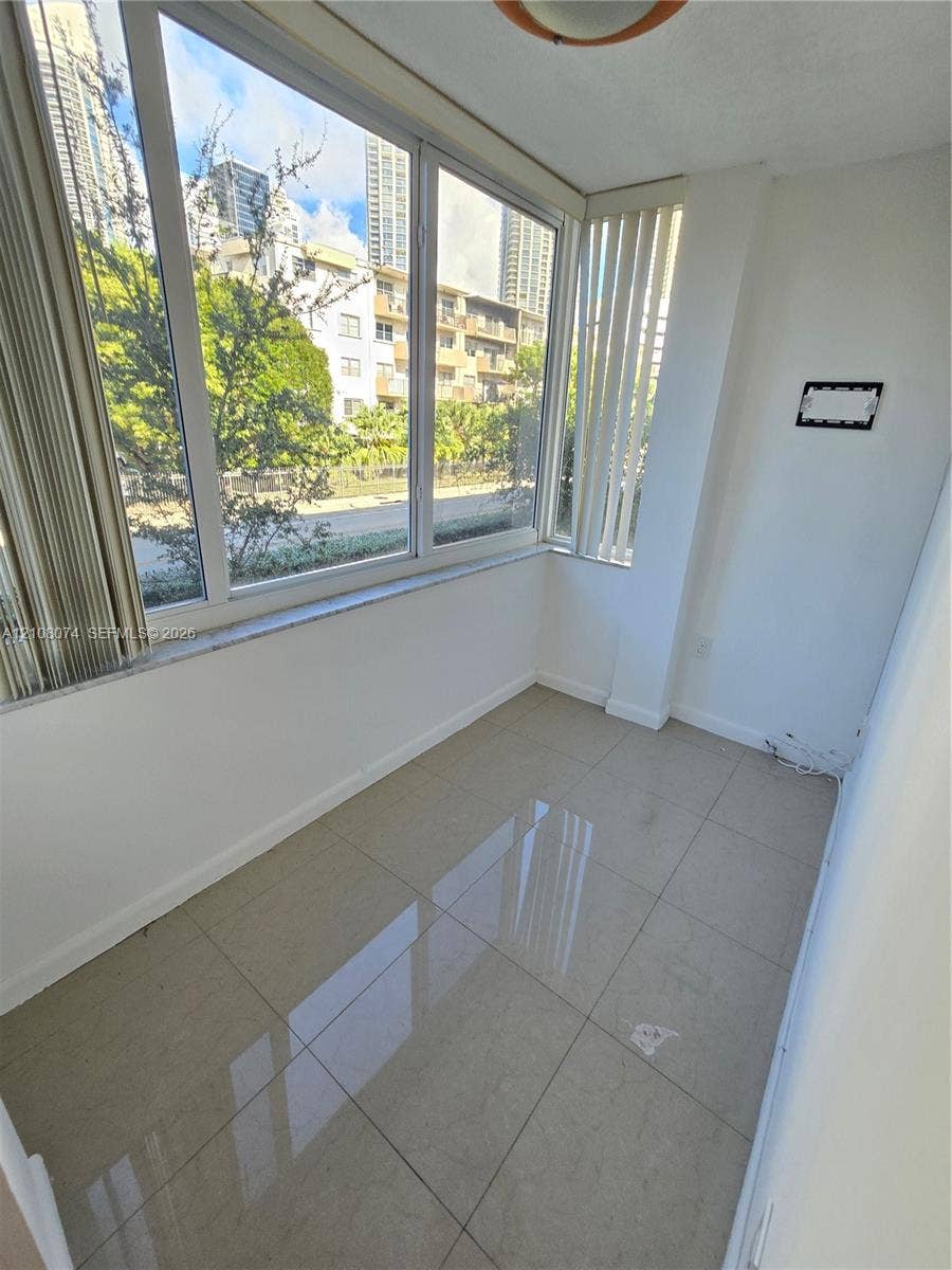 250 180th Drive, #202, Sunny Isles Beach, Sunny Isles Beach, FL 33160 Den/office