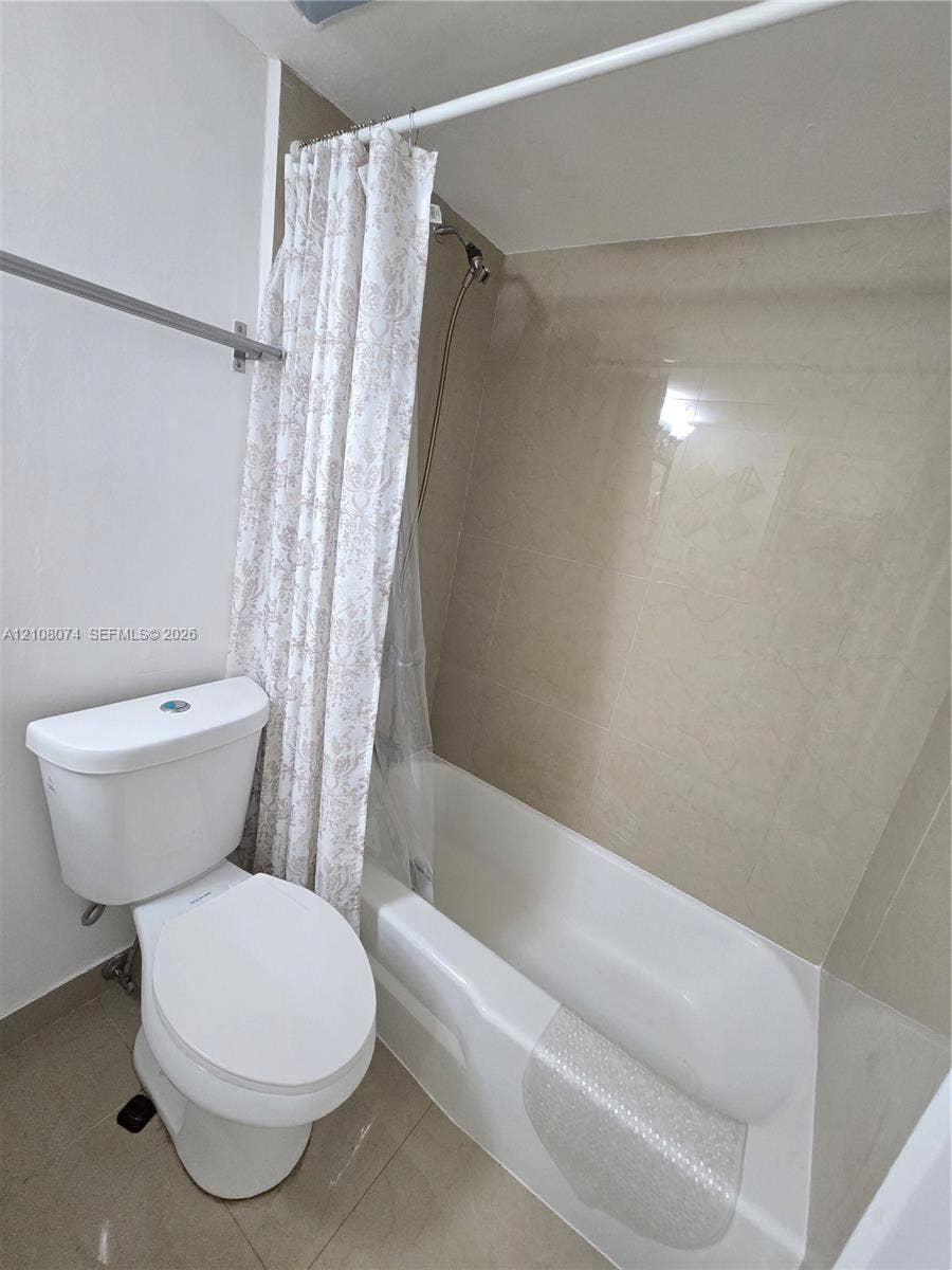 250 180th Drive, #202, Sunny Isles Beach, Sunny Isles Beach, FL 33160 Bathtub