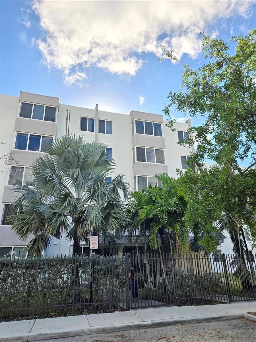 250 180th Drive, #202, Sunny Isles Beach, Sunny Isles Beach, FL 33160 Secure building