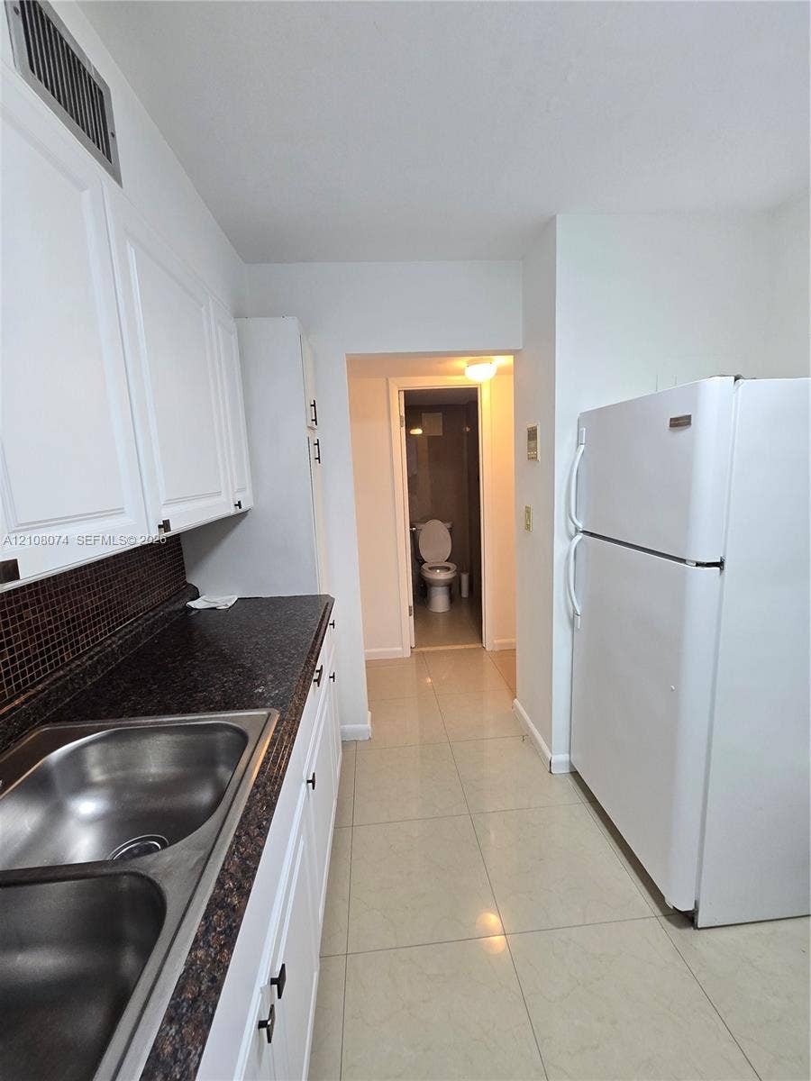 250 180th Drive, #202, Sunny Isles Beach, Sunny Isles Beach, FL 33160 Photo 11