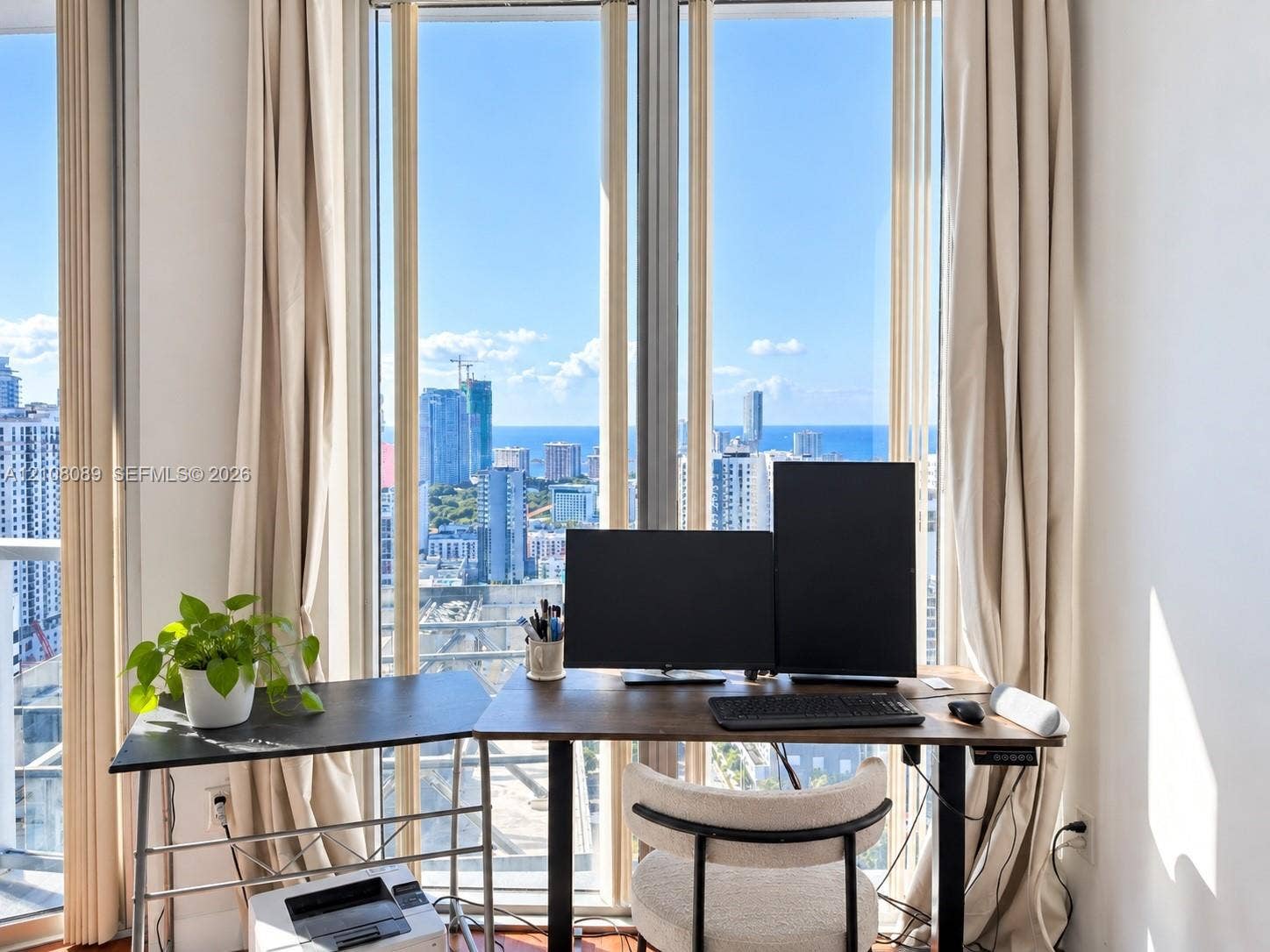 185 SW 7th Street, #3608, Miami, FL 33130 Floor-to-ceiling windows featuring urban and ocean scenery